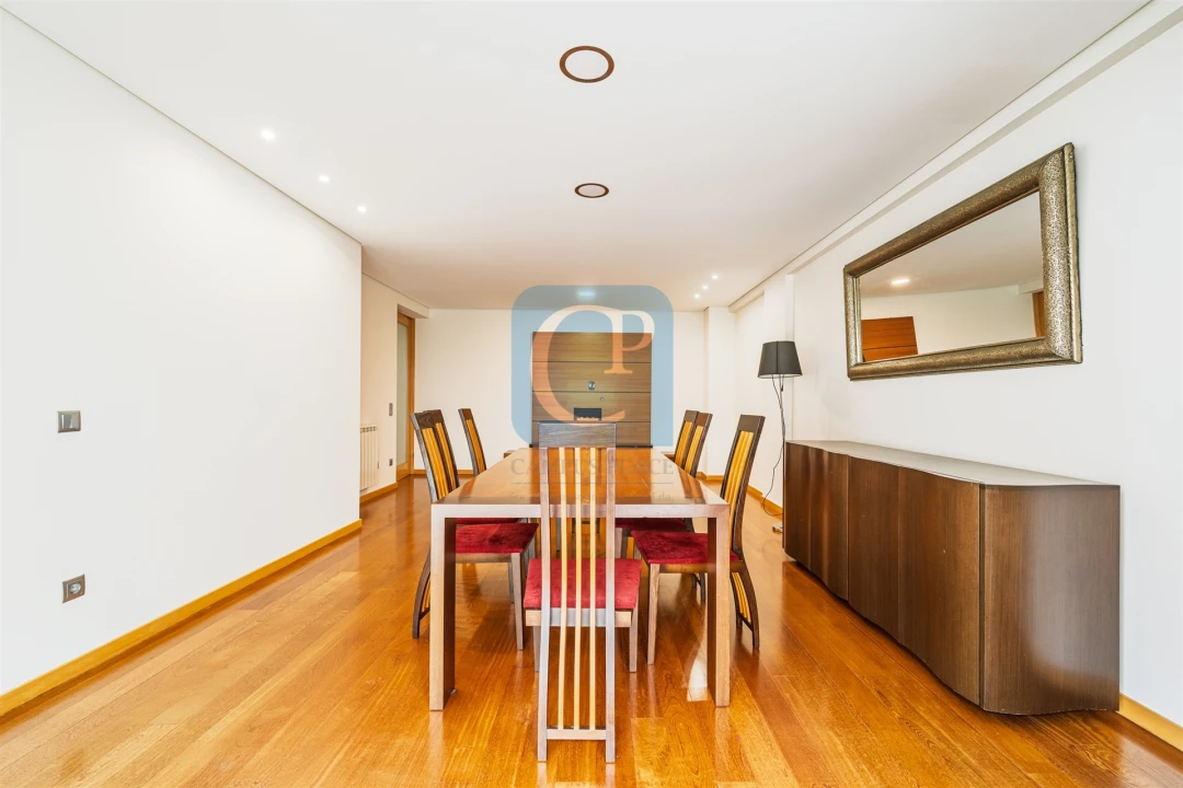 Apartamento T3 para Arrendamento em Pedrouços Foto 3