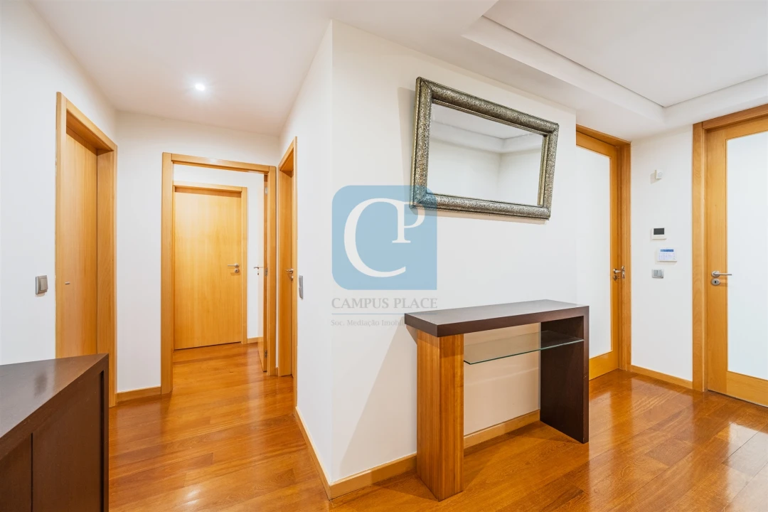 Apartamento T3 para Arrendamento em Pedrouços Foto 8