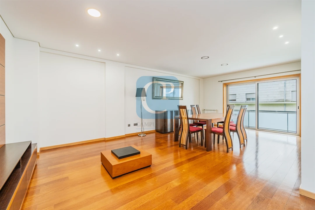 Apartamento T3 para Arrendamento em Pedrouços Foto 2