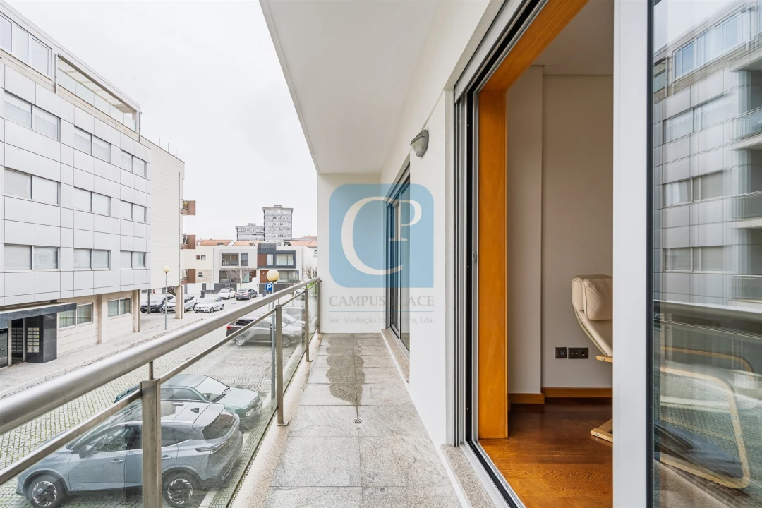 Apartamento T3 para Arrendamento em Pedrouços Foto 17