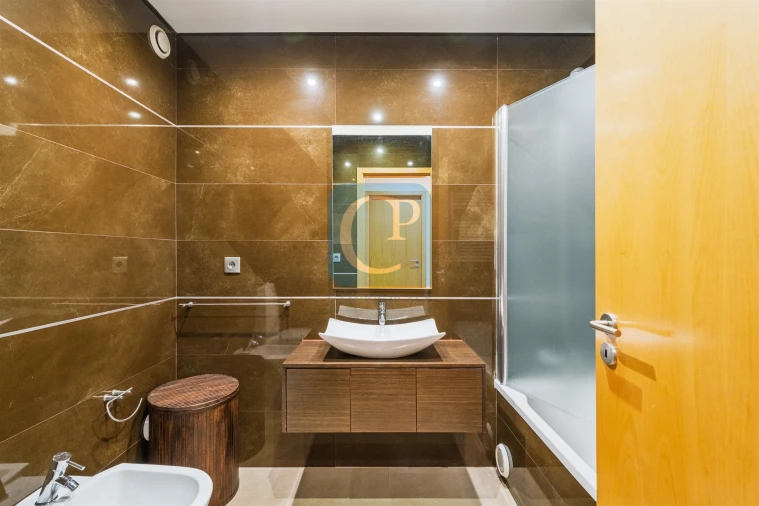 Apartamento T3 para Arrendamento em Pedrouços Foto 26