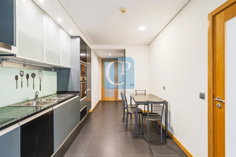 Apartamento T3 para Arrendamento em Pedrouços Foto 10