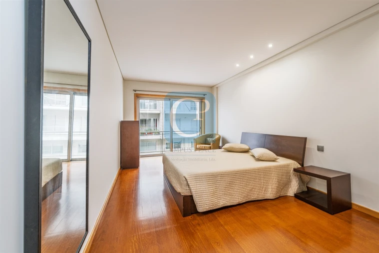 Apartamento T3 para Arrendamento em Pedrouços Foto 20