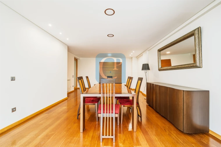 Apartamento T3 para Arrendamento em Pedrouços Foto 3