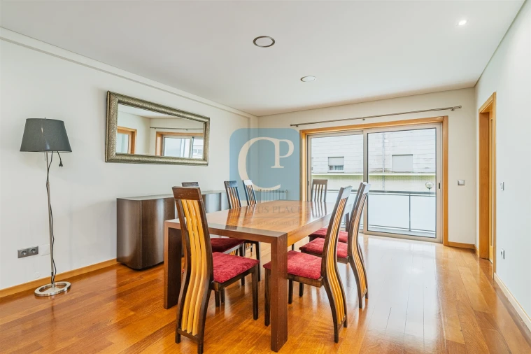 Apartamento T3 para Arrendamento em Pedrouços Foto 4