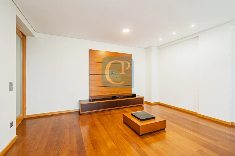 Apartamento T3 para Arrendamento em Pedrouços Foto 5