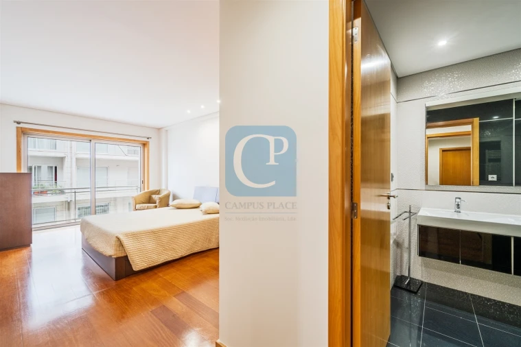 Apartamento T3 para Arrendamento em Pedrouços Foto 19