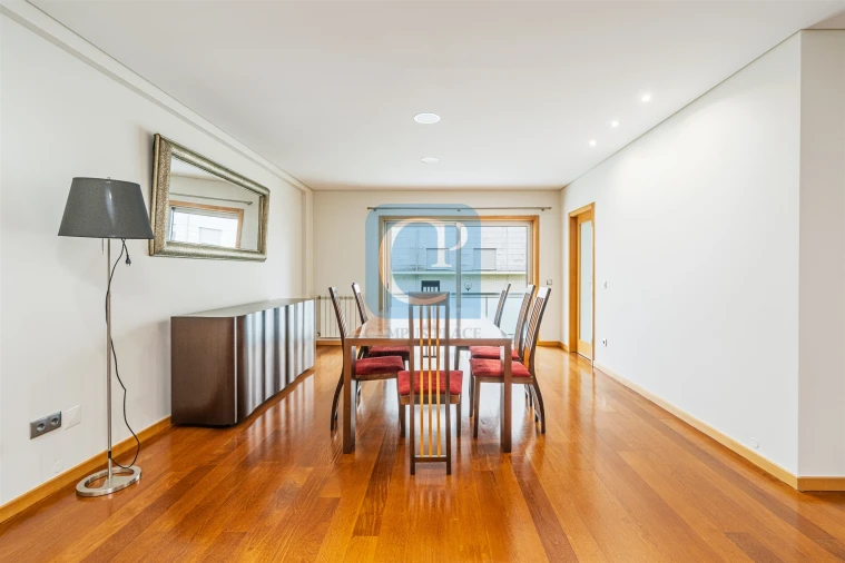 Apartamento T3 para Arrendamento em Pedrouços