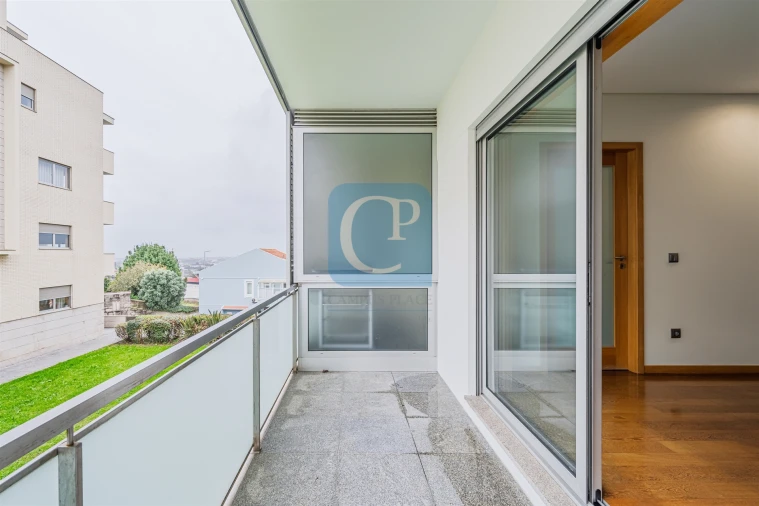 Apartamento T3 para Arrendamento em Pedrouços Foto 16