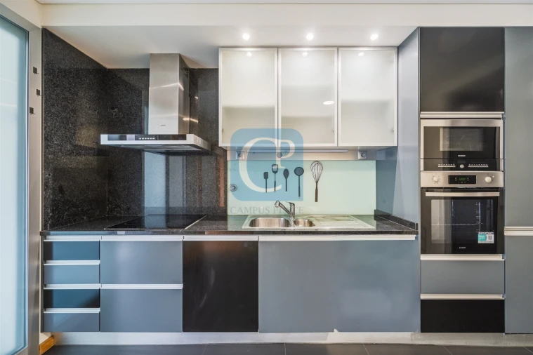 Apartamento T3 para Arrendamento em Pedrouços Foto 9