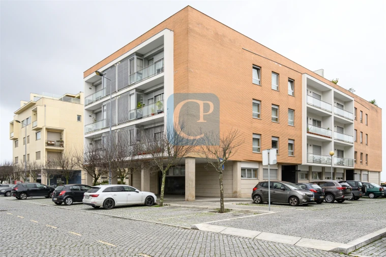 Apartamento T3 para Arrendamento em Pedrouços Foto 30