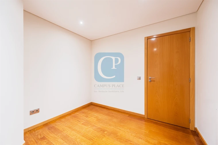 Apartamento T3 para Arrendamento em Pedrouços Foto 23