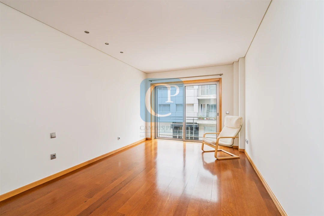 Apartamento T3 para Arrendamento em Pedrouços Foto 22