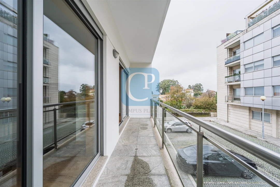 Apartamento T3 para Arrendamento em Pedrouços Foto 18