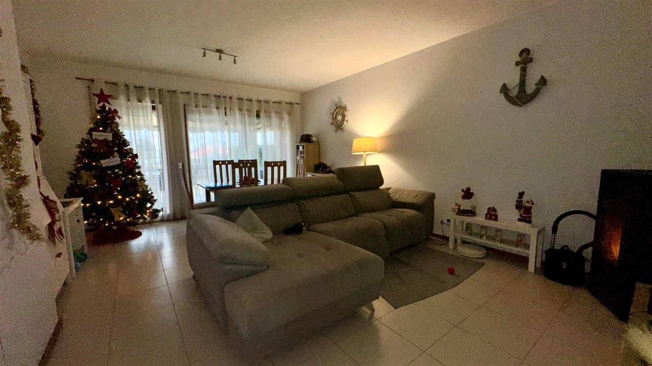 Apartamento T2 para Venda em São Paio de Oleiros Foto 1