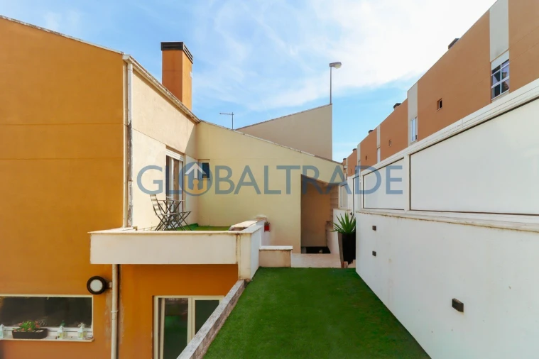 Moradia T4 para Venda em Fânzeres e São Pedro da Cova Foto 2