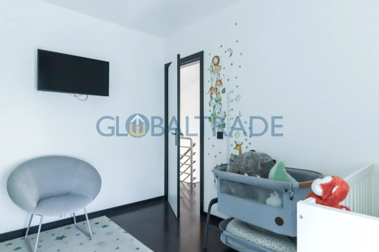 Moradia T4 para Venda em Fânzeres e São Pedro da Cova Foto 12