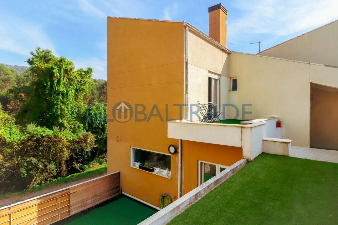 Moradia T4 para Venda em Fânzeres e São Pedro da Cova Foto 1