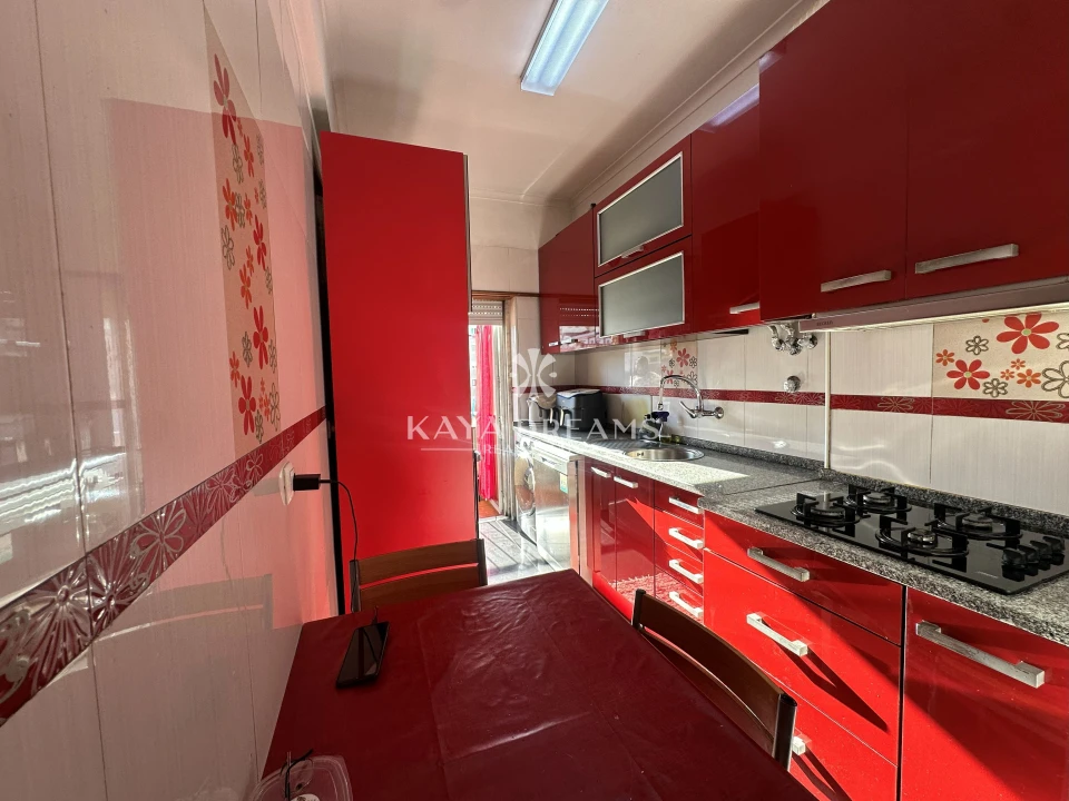 Apartamento T3 para Venda em Póvoa de Santo Adrião e Olival Basto Foto 2