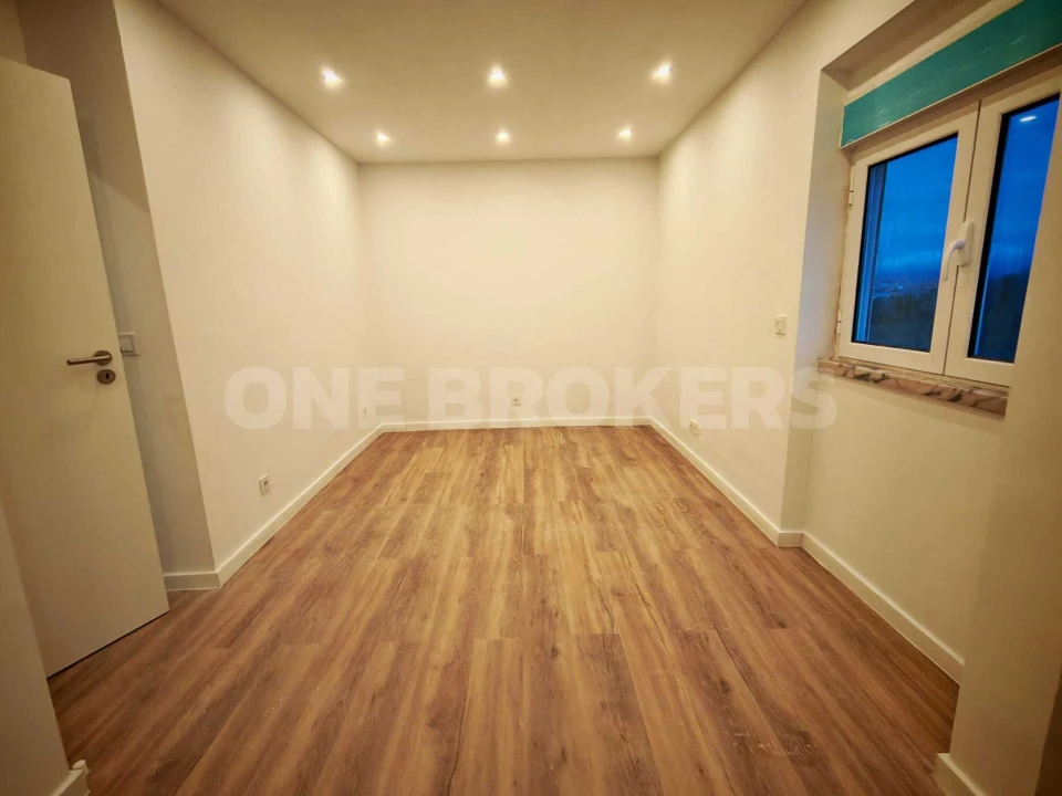 Apartamento T1 para Venda em Porto Salvo Foto 8