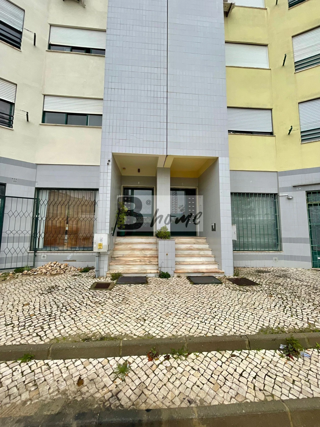 Apartamento T1 para Venda em Charneca de Caparica e Sobreda Foto 1