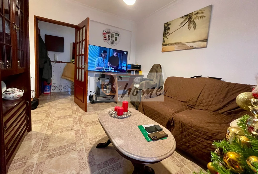 Apartamento T1 para Venda em Charneca de Caparica e Sobreda Foto 3