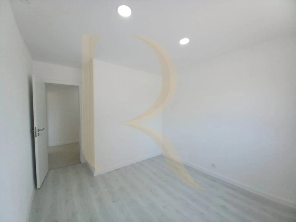 Apartamento T3 para Venda em Amora Foto 16