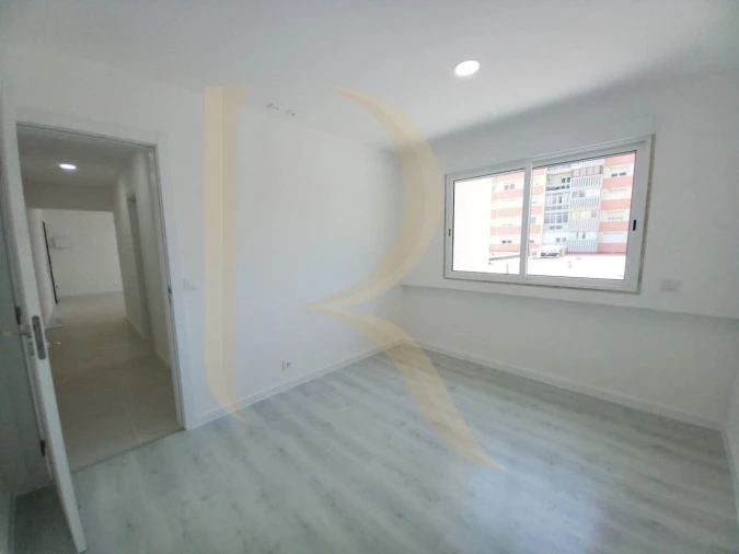 Apartamento T3 para Venda em Amora Foto 13