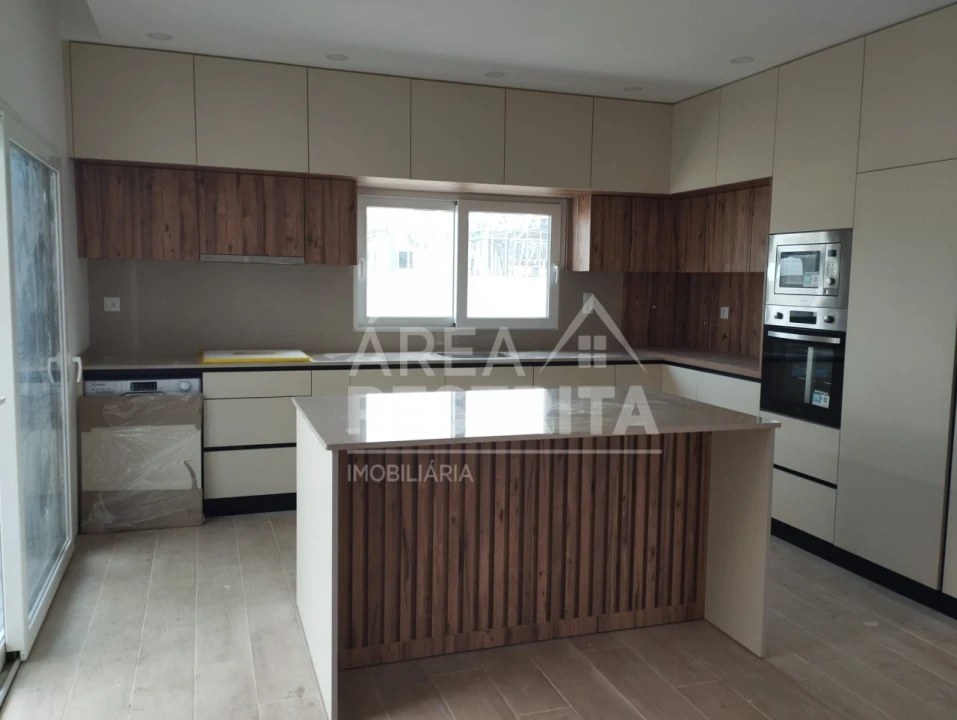 Moradia T4 para Venda em Quinta do Anjo Foto 1