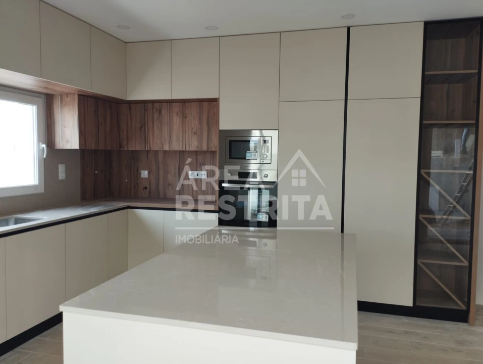 Moradia T4 para Venda em Quinta do Anjo Foto 3