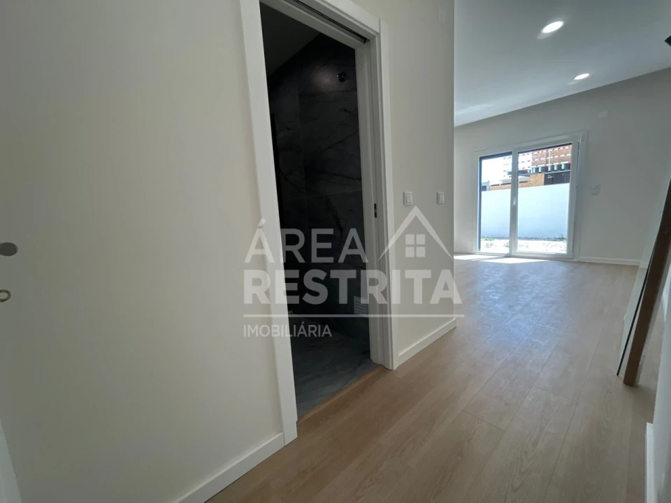 Moradia T4 para Venda em Quinta do Anjo Foto 11