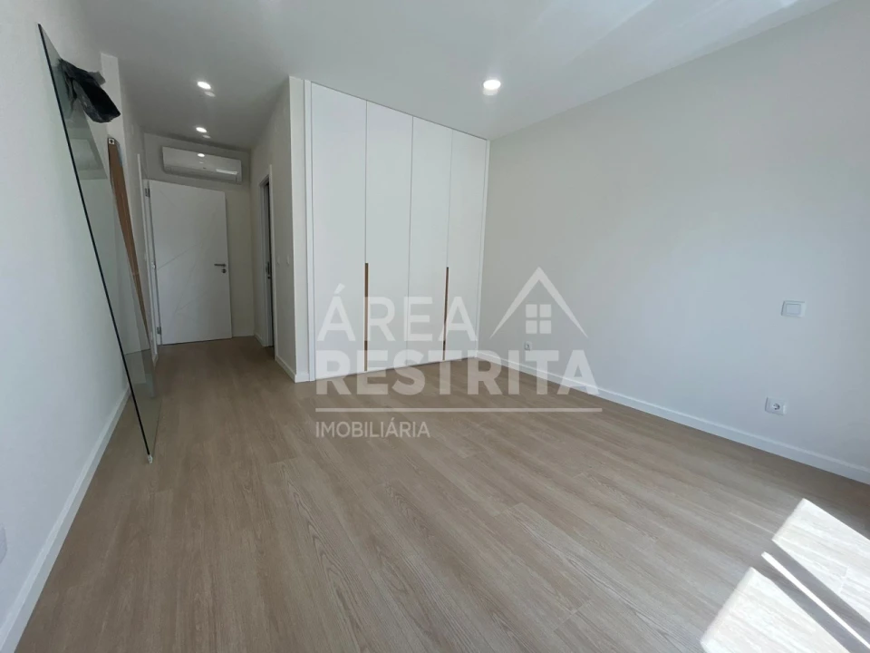 Moradia T4 para Venda em Quinta do Anjo Foto 13