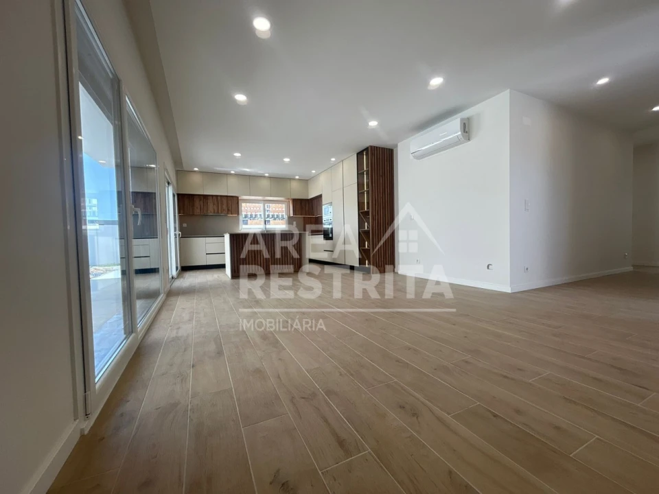 Moradia T4 para Venda em Quinta do Anjo Foto 5