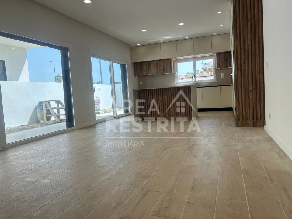 Moradia T4 para Venda em Quinta do Anjo Foto 4