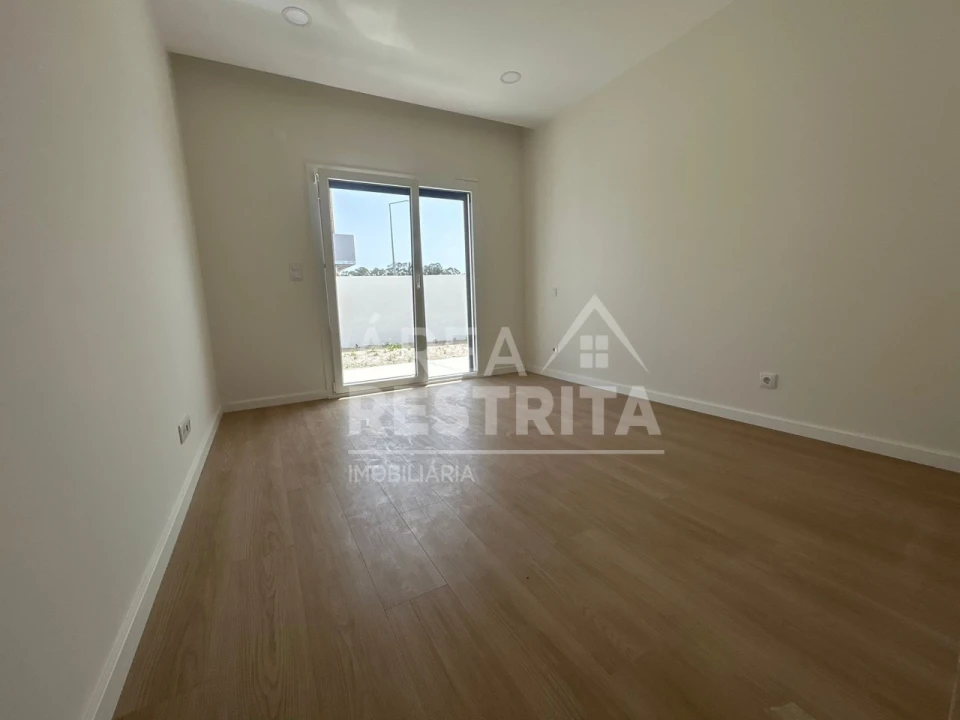 Moradia T4 para Venda em Quinta do Anjo Foto 14