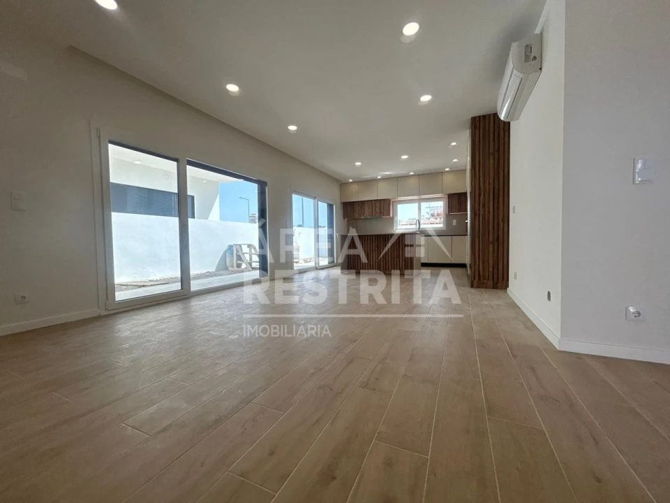 Moradia T4 para Venda em Quinta do Anjo Foto 37