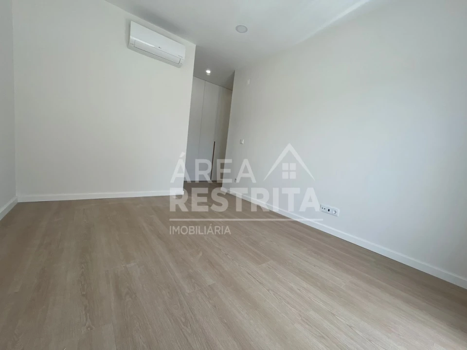 Moradia T4 para Venda em Quinta do Anjo Foto 26