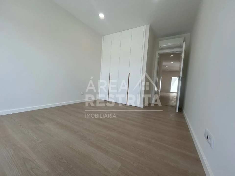Moradia T4 para Venda em Quinta do Anjo Foto 28