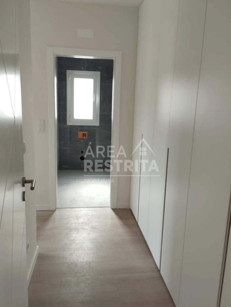 Moradia T4 para Venda em Quinta do Anjo Foto 14