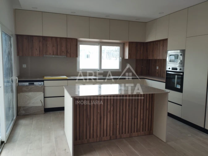 Moradia T4 para Venda em Quinta do Anjo Foto 1