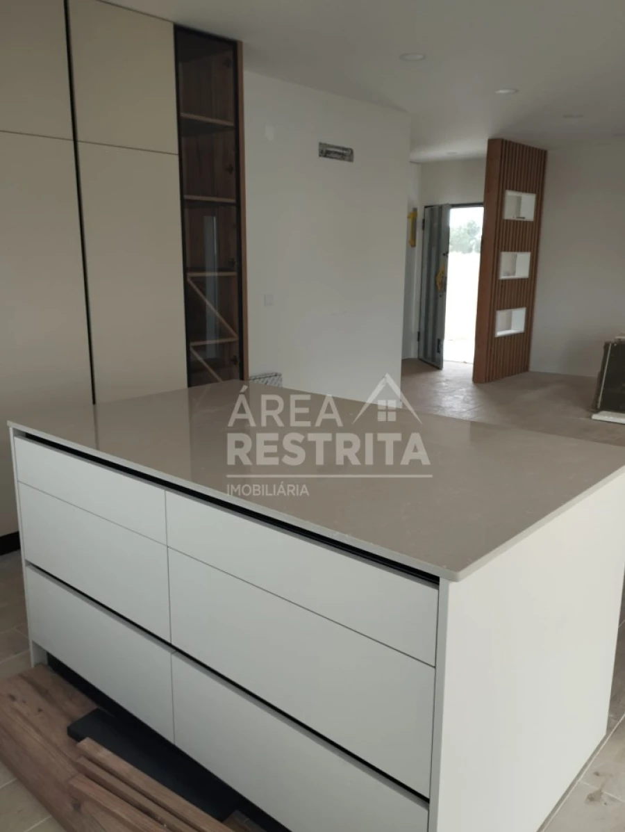 Moradia T4 para Venda em Quinta do Anjo Foto 5