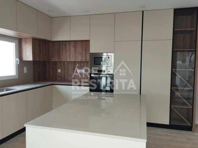 Moradia T4 para Venda em Quinta do Anjo Foto 3