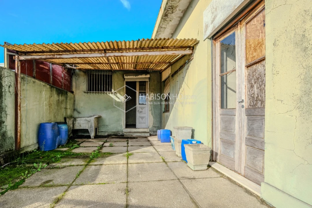 Armazém para Venda em Milheiros Foto 10