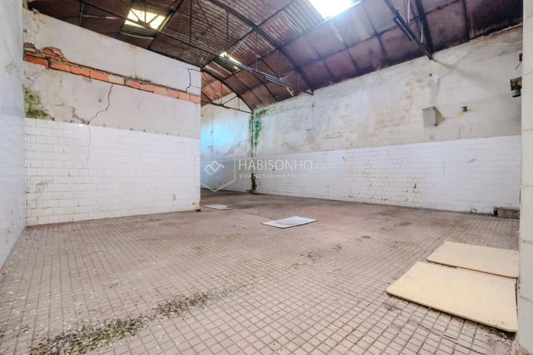 Armazém para Venda em Milheiros Foto 12