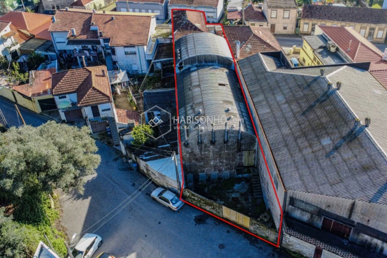 Armazém para Venda em Milheiros Foto 3