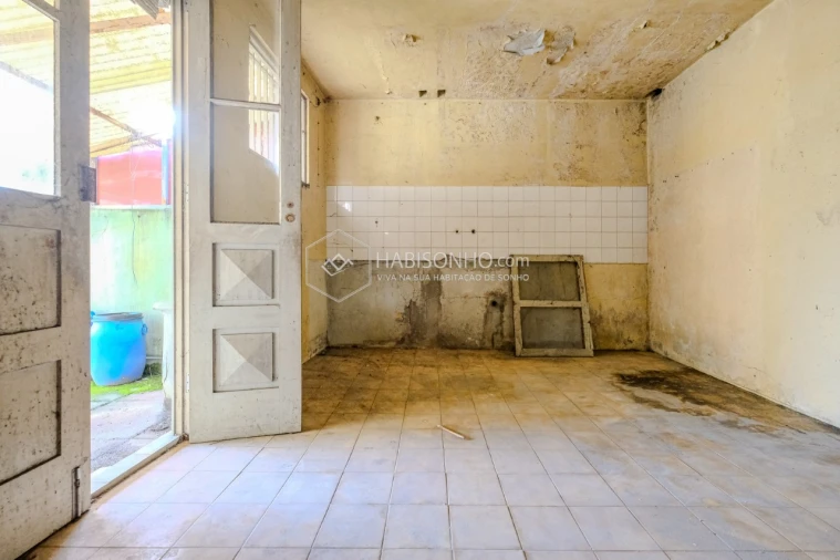 Armazém para Venda em Milheiros Foto 6