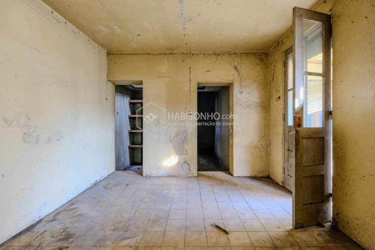 Armazém para Venda em Milheiros Foto 8