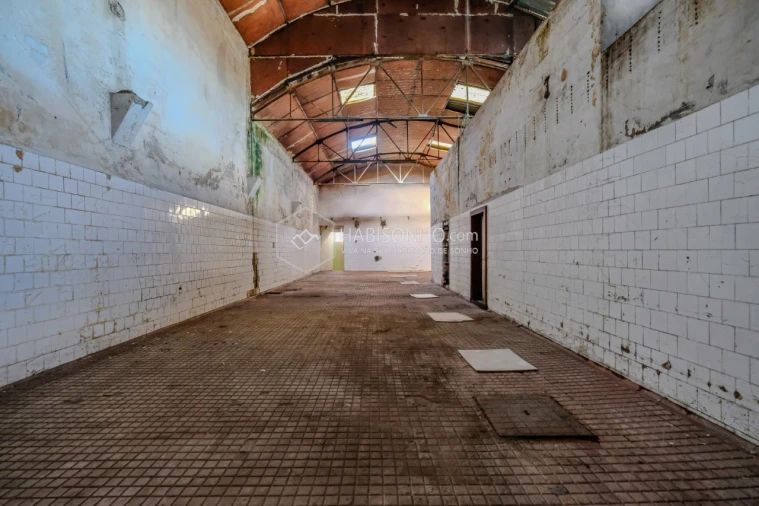 Armazém para Venda em Milheiros Foto 11