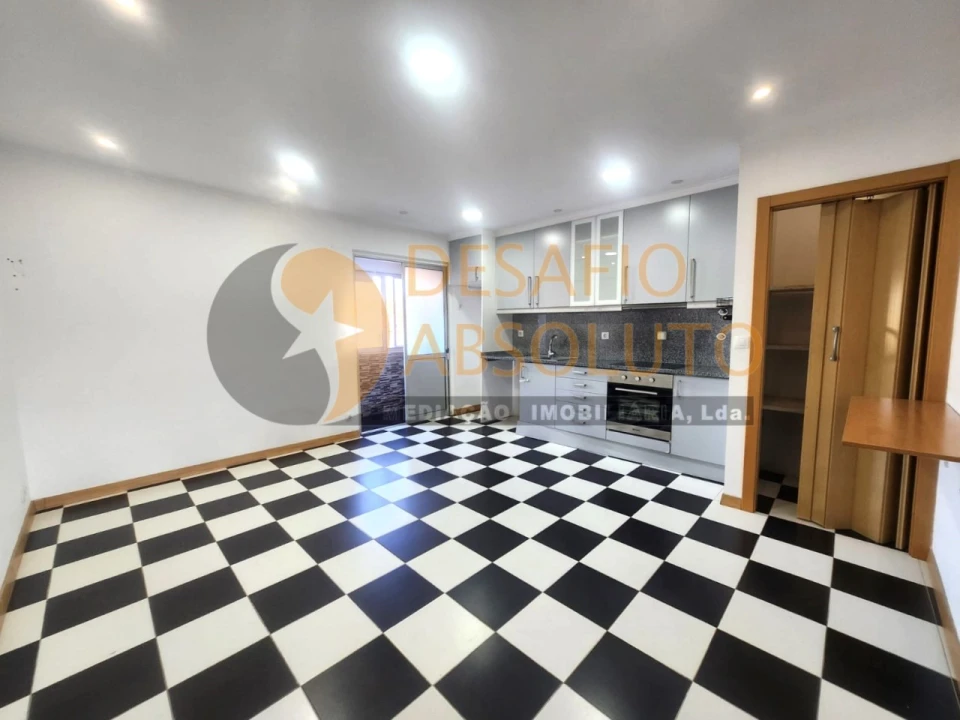 Apartamento T3 para Venda em Seixal, Arrentela e Aldeia de Paio Pires Foto 3