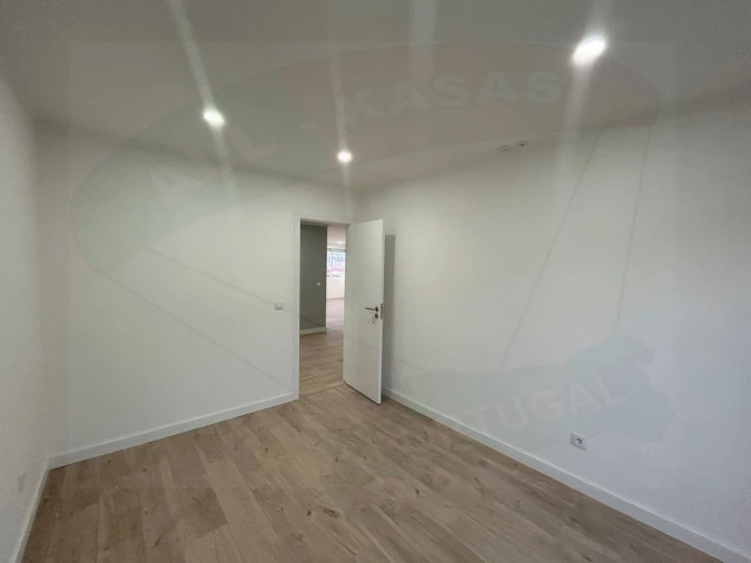 Apartamento T4 para Venda em Águas Livres Foto 10